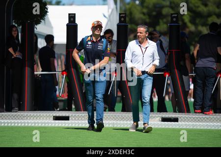 Barcelone, Espagne. 22 juin 2024. #1 Max Verstappen (NDL) ASTON MARTIN ORACLE REDBULL RACING vu dans le paddock lors du F1 ARAMCO GRAND PRIX D'ESPAGNE 2024 du 21 au 24 juin @FOTO RACINGPICTURE lors de la FORMULE 1 ARAMCO GRAN PREMIO DE ESPANA 2024 - course, championnat de formule 1 à Barcelone, Espagne, 23 juin 2024 crédit: Agence photo indépendante Srl/Alamy Live News Banque D'Images