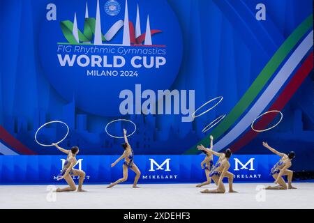 Assago, Italie. 21 juin 2024. Team Huzbekistan pendant la Coupe du monde de gymnastique rythmique FIG, au Forum Unipol, Milan le 21 juin 2024 pendant gymnastique rythmique - Coupe du monde 2024 Groupe 5 Hoops, gymnastique à Assago, Italie, 21 juin 2024 crédit : Agence photo indépendante Srl/Alamy Live News Banque D'Images