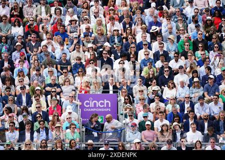 Vue générale des spectateurs du huitième jour des championnats Cinch au Queen's Club, Londres. Date de la photo : samedi 22 juin 2024. Banque D'Images