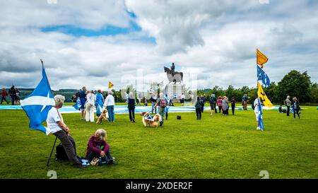 marche de l'indépendance vers Bannockburn organisée par All Under One Banner pour commémorer la victoire de Robert Bruce sur l'armée anglaise les 23 et 24 Banque D'Images