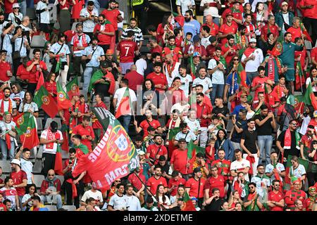 Dortmund, Allemagne. 22 juin 2024. Dortmund - supporters du Portugal lors du match du groupe F de l'UEFA EURO 2024 entre la Turquie et le Portugal au stade BVB Dortmund le 22 juin 2024 à Dortmund, Allemagne. ANP | Hollandse Hoogte | Gerrit van Keulen Banque D'Images
