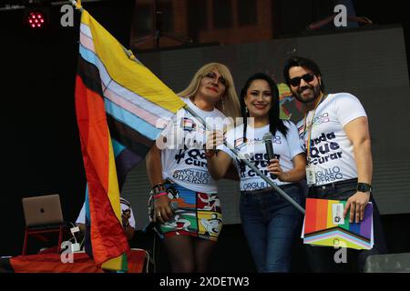 MARCHA ORGULLO INVERSO Quito, samedi 22 juin 2024 inverse Pride Fair et mars Quito 2024, commence à la plateforme du gouvernement du Nord et traverse plusieurs rues du secteur photos API Alberto Suarez Quito Pichincha Ecuador soi MARCHA ORGULLO INVERSO a978db4d973d6acd5b4251c9823fc699 Copyright : xALBERTOxSUÃREZx Banque D'Images