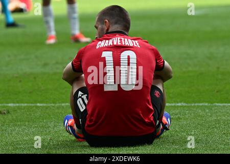 Hambourg. 22 juin 2024. Le géorgien Giorgi Chakvetadze réagit après le match du Groupe F de l'UEFA Euro 2024 entre la Géorgie et la République tchèque à Hambourg, en Allemagne, le 22 juin 2024. Crédit : Xiao Yijiu/Xinhua/Alamy Live News Banque D'Images