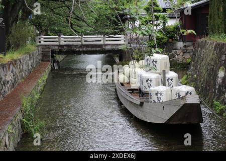 Takasebune à Takase River à Kyoto, Japon Banque D'Images