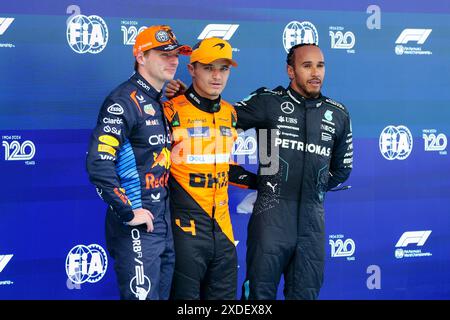 Circuit de Barcelona-Catalunya, Barcelone, Espagne. 22 juin 2024. Grand Prix d'Espagne de formule 1 2023 ; Journée de qualification ; Lewis Hamilton (GBR), Mercedes, pole sitter Lando Norris (GBR), McLaren et Max Verstappen (NED), Red Bull Racing Credit : action plus Sports/Alamy Live News Banque D'Images