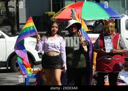 MARCHA ORGULLO INVERSO Quito, samedi 22 juin 2024 inverse Pride Fair et mars Quito 2024, commence à la plateforme du gouvernement du Nord et traverse plusieurs rues du secteur photos API Alberto Suarez Quito Pichincha Ecuador soi MARCHA ORGULLO INVERSO 0377aece08cb0cb826f3d1b06a376a2e Copyright : xALBERTOxSUÃREZx Banque D'Images