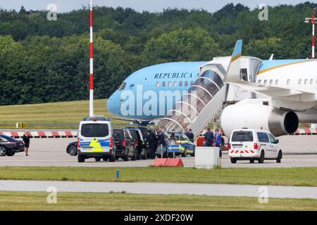 Hambourg, Allemagne. 22 juin 2024. L'avion du président argentin Milei atterrit à l'aéroport de Hambourg. Crédit : Bodo Marks/dpa/Alamy Live News Banque D'Images