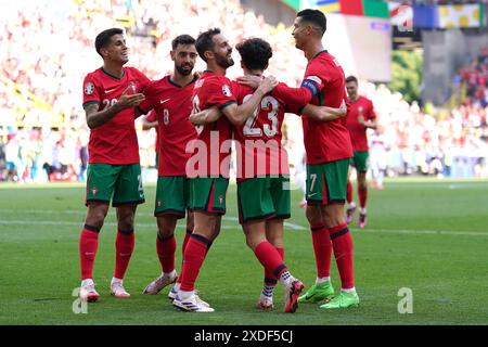 DORTMUND, ALLEMAGNE - 22 JUIN : Joao Cancelo du Portugal, Bruno Fernandes du Portugal, Bernardo Silva du Portugal, Vitinha du Portugal et Cristiano Ronaldo du Portugal célèbrent leur but lors du match Groupe F - UEFA EURO 2024 entre Turkiye et le Portugal au BVB Stadion Dortmund le 22 juin 2024 à Dortmund, Allemagne. (Photo de Joris Verwijst/BSR Agency) Banque D'Images