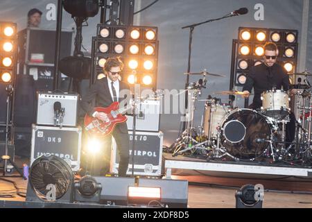 INTERPOL, Konzert in der Wuhlheide, Berlin, 22.06.2024 Daniel Kessler Gitarrist und Samuel Sam Fogarino Schlagzeuger der Band Interpol live in der Berliner Parkbühne Wuhlheide AM 22.06.2024. Berlin Wuhlheide *** Interpol, concert à Wuhlheide, Berlin, 22 06 2024 Daniel Kessler guitariste et Samuel Sam Fogarino batteur du groupe Interpol live à Parkbühne Wuhlheide le 22 06 2024 Berlin Wuhlheide Copyright : xBenxKriemannx Banque D'Images