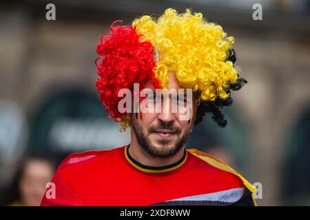 Cologne, Allemagne, 22 juin 2024 COLOGNE, ALLEMAGNE - 22 JUIN : les fans de Belgique à la Cathédrale de Cologne avant le match du Groupe E de l'UEFA Euro 2024 entre la Belgique et la Roumanie au stade de Cologne le 22 juin 2024 à Cologne, Allemagne. (Photo de Dan O' Connor/ATPImages) Dan O' Connor (Dan O' Connor / ATP images / SPP) Banque D'Images