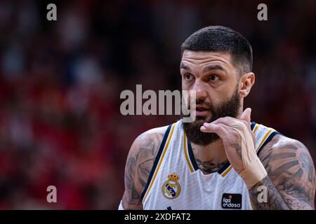 Murcie, Espagne. 12 juin 2024. Basket Ligue espagnole entre UCAM CB vs Real Madrid, troisième match pour le titre de la ligue, au Palacio de los Deport Banque D'Images