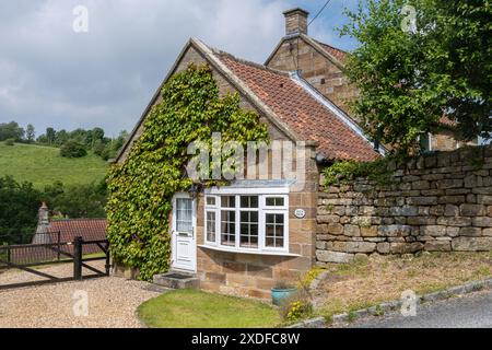 Hameau ou village de Littlebeck dans le parc national de North York Moors, North Yorkshire, Angleterre, Royaume-Uni. Le vieux kelphouse Banque D'Images