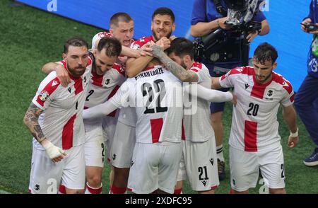 Georges Mikautadze de Georgia bejubelt sein erstes Tor fŸr Seine mannschaft UEFA EURO 2024 match de phase de groupes entre Turkiye et la Géorgie au Dortmund Football Arena le 18 juin 2024 à Dortmund, Allemagne. Vorrundenspiel TŸrkei vs Georgien Copyright by : Sampics photographie Bierbaumstrasse 6 81243 MŸnchen TEL. : ++49/89/82908620 , FAX : ++49/89/82908621 , E-mail : sampics@t-online.de Bankverbindung : Hypoor einsbank MŸnchen Konto : 1640175229 , BLZ 70020270 IBAN : DE78700202701640175229 BIC : HYVEDEMMXXX weitere motive finden sie unter : www.augenklick.de© diebilderwelt / Alamy Stock Banque D'Images