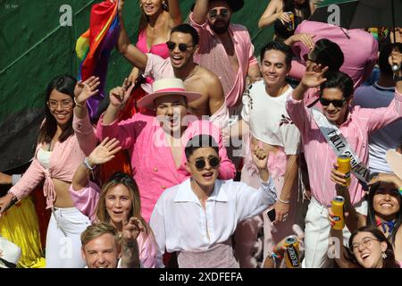 MARCHA ORGULLO INVERSO Quito, samedi 22 juin 2024 inverse Pride Fair et mars Quito 2024, commence à la plateforme du gouvernement du Nord et traverse plusieurs rues du secteur photos API Alberto Suarez Quito Pichincha Ecuador soi MARCHA ORGULLO INVERSO 1729203839740d55f6a280bde330afc1 Copyright : xALBERTOxSUÃREZx Banque D'Images