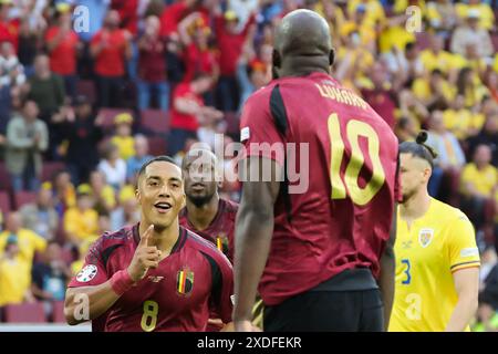 Cologne, Allemagne. 22 juin 2024. Football : UEFA Euro 2024, Championnat d'Europe, Belgique - Roumanie, tour préliminaire, Groupe E, journée 2, stade de Cologne, le belge Youri Tielemans (l) célèbre son but pour 1-0 avec Romelu Lukaku. Crédit : Rolf Vennenbernd/dpa/Alamy Live News Banque D'Images