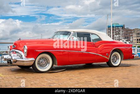 Lelystad, pays-Bas, 16.06.2024, voiture classique Buick Roadmaster Skylark de 1953 au National Old timer Day Banque D'Images