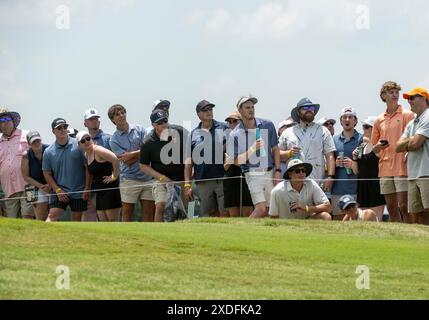 College Grove, Tennessee, États-Unis. 22 juin 2024. Les fans regardent le ballon le jour 2 du tournoi de golf LIV au Grove. (Crédit image : © Camden Hall/ZUMA Press Wire) USAGE ÉDITORIAL SEULEMENT! Non destiné à UN USAGE commercial ! Crédit : ZUMA Press, Inc/Alamy Live News Banque D'Images