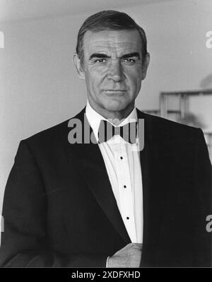 Publicité Portrait de SEAN CONNERY dans le rôle de James Bond dans NEVER SAY NEVER AGAIN 1983 réalisateur IRVIN KERSHNER producteur exécutif KEVIN McCLORY Royaume-Uni/ États-Unis / ALLEMAGNE DE L'OUEST Talia film II Productions / Woodcote / Producers Sales Organisation (PSO) / Warner Bros. Banque D'Images