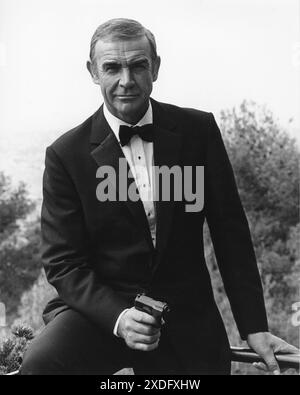 Publicité Portrait de SEAN CONNERY dans le rôle de James Bond dans NEVER SAY NEVER AGAIN 1983 réalisateur IRVIN KERSHNER producteur exécutif KEVIN McCLORY Royaume-Uni/ États-Unis / ALLEMAGNE DE L'OUEST Talia film II Productions / Woodcote / Producers Sales Organisation (PSO) / Warner Bros. Banque D'Images