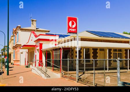 Peterborough, Australie - 3 mars 2024 : bureau de poste dans la rue principale d'une ville reculée de l'Outback en Australie méridionale. Banque D'Images