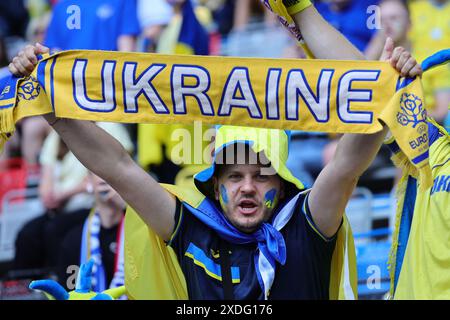 Fan de l'Ukraine avant le match de football Euro 2024 Group Stage E entre la Slovaquie et l'Ukraine au stade Dusseldorf Arena de Dusseldorf (Allemagne), le 21 juin 2024. Banque D'Images