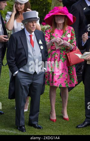 Ascot, Royaume-Uni. 22 juin 2024. Henry Winkler acteur américain, comédien, auteur, producteur et réalisateur probablement mieux connu pour jouer la Fonze dans la sitcom américaine Happy Days dans les années 70 et 80 était à Royal Ascot aujourd'hui pour présenter un trophée. Avant de le faire, il a été présenté à la reine et les deux ont bavardé pendant un certain temps en riant et en plaisantant. M. Winkler était accompagné de son épouse Stacey Weitzman ils sont mariés depuis 46 ans crédit : David Betteridge/Alamy Live News Banque D'Images