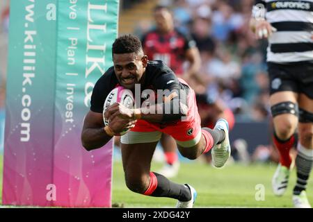 Twickenham, Royaume-Uni. 22 juin 2024. Epeli Momo, de Fidji, marque un essai. Barbarians v Fidji, match international de rugby, Killik Cup au stade Twickenham à Twickenham, Middlesex le samedi 22 juin 2024. Usage éditorial exclusif. photo par Andrew Orchard/Andrew Orchard photographie sportive/ Alamy Live News crédit : Andrew Orchard photographie sportive/Alamy Live News Banque D'Images