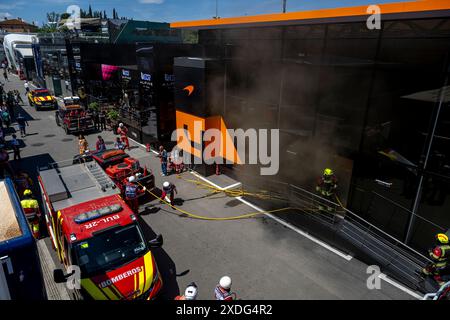 Montmelo, Espagne, 22 juin 2024, incendie dans McLaren Motorhome au Grand Prix d'Espagne. Qualifications, 10e manche du championnat de formule 1 2024. Crédit : Michael Potts/Alamy Live News Banque D'Images