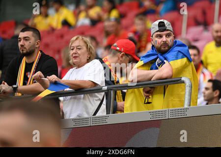 Cologne, Allemagne. 22 juin 2024. Supporters (Roumanie) lors du match UEFA Euro Allemagne 2024 entre Belgique 2-0 Roumanie au stade de Cologne le 22 juin 2024 à Cologne, Allemagne. Crédit : Maurizio Borsari/AFLO/Alamy Live News Banque D'Images