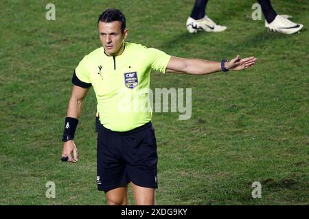 Rio de Janeiro, Brésil. 22 juin 2024. L'arbitre Caio Max Augusto Vieira, lors du match opposant Vasco da Gama à Sao Paulo, pour la Serie A 2024 brésilienne, au stade Sao Januario, à Rio de Janeiro, le 22 juin. Photo : Nadine Freitas/DiaEsportivo/Alamy Live News crédit : DiaEsportivo/Alamy Live News Banque D'Images