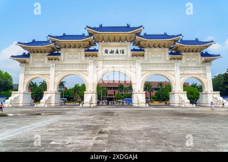 Vue imprenable sur la porte de la Grande piété à Liberty Square à Taipei, Taiwan. Banque D'Images