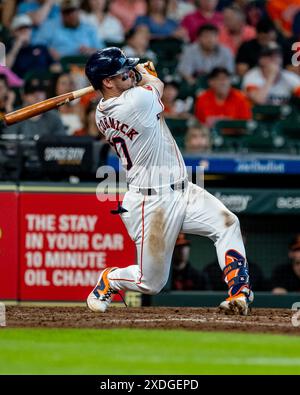 Texas, États-Unis. 22 juin 2024. Chas McCormick #20 des Astros de Houston en action contre les Orioles de Baltimore au minute Maid Park à Houston au Texas. Houston bat Baltimore 5-1. Crédit : csm/Alamy Live News Banque D'Images