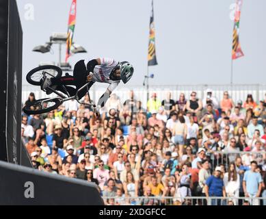 Budapest, Hongrie. 22 juin 2024. Sun Jiaqi de Chine participe à la finale du Cycling BMX Freestyle Women's Park lors de la série olympique qualificative Budapest à Budapest, Hongrie, le 22 juin 2024. Crédit : HE Canling/Xinhua/Alamy Live News Banque D'Images