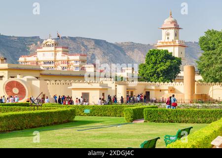 Jaipur, Inde - 11 novembre 2018 : vue imprenable sur le jardin pittoresque du Jantar Mantar. Banque D'Images