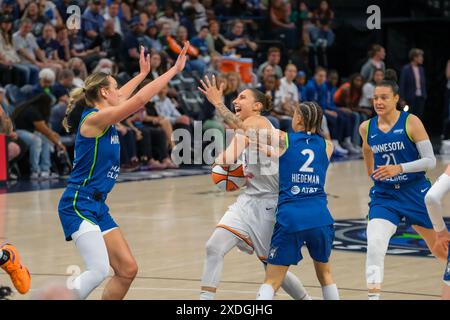 22 juin 2024, Minneapolis, Minnesota, États-Unis : la garde de Phoenix Mercury DIANA TAURASI #3 attaque le panier contre Minnesota Lynx lors d'un match WNBA entre le Minnesota Lynx et le Phoenix Mercury au Target Center le Lynx a gagné 73-60. (Crédit image : © Steven Garcia/ZUMA Press Wire) USAGE ÉDITORIAL SEULEMENT! Non destiné à UN USAGE commercial ! Banque D'Images