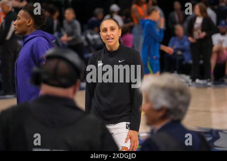 22 juin 2024, Minneapolis, Minnesota, États-Unis : DIANA TAURASI, GARDIENNE #3 de Phoenix Mercury, regarde pendant la mi-temps à un match WNBA entre les Lynx du Minnesota et les Mercury de Phoenix au Target Center, le Lynx a gagné 73-60. (Crédit image : © Steven Garcia/ZUMA Press Wire) USAGE ÉDITORIAL SEULEMENT! Non destiné à UN USAGE commercial ! Banque D'Images