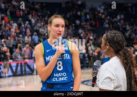 Minneapolis, Minnesota, États-Unis. 22 juin 2024. L’attaquante des Lynx du Minnesota ALANNA SMITH #8 entrevues avec les médias après un match WNBA entre les Lynx du Minnesota et le Phoenix Mercury au Target Center, le Lynx a gagné 73-60. (Crédit image : © Steven Garcia/ZUMA Press Wire) USAGE ÉDITORIAL SEULEMENT! Non destiné à UN USAGE commercial ! Banque D'Images