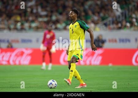 Houston, États-Unis. 22 juin 2024. HOUSTON, TX - 22 JUIN : Ethan Pinnock, de Jamaïque, pilote le ballon lors d'un match entre le Mexique et la Jamaïque dans le cadre du groupe B de CONMEBOL Copa America 2024 au stade NRG le 22 juin 2024 à Houston, aux États-Unis. (Photo par Alejandro Salazar/PxImages) crédit : Px images/Alamy Live News Banque D'Images