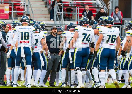 Nuernberg, Allemagne. 22 juin 2024. Ligue européenne de football, ELF/ match : Stuttgart Surge aux Ravens de Munich le 22. Juin. 2024, dans le Max-Morlock-Stadion, Nuremberg, Allemagne, Jordan Neumann/Head Coach Stuttgart Surge. Crédit : Frank Baumert/Alamy Live News Banque D'Images