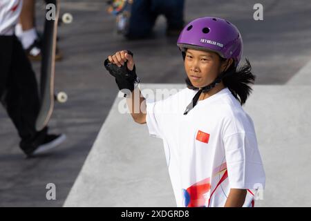 Budapest, Hongrie. 22 juin 2024. Cui Chenxi de Chine réagit lors de la demi-finale de skateboard de rue féminine lors de la série qualificative olympique Budapest à Budapest, Hongrie, le 22 juin 2024. Crédit : Attila Volgyi/Xinhua/Alamy Live News Banque D'Images