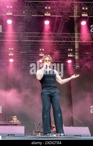 Prague, République tchèque. 22 juin 2024. Le chanteur et compositeur britannique Tom Grennan se produit en direct sur scène lors du dernier jour du festival de musique d'été en plein air Metronome Prague 2024. Crédit : SOPA images Limited/Alamy Live News Banque D'Images