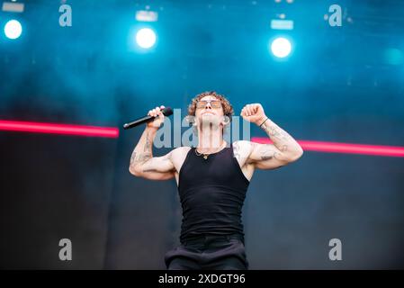 Prague, République tchèque. 22 juin 2024. Le chanteur et compositeur britannique Tom Grennan se produit en direct sur scène lors du dernier jour du festival de musique d'été en plein air Metronome Prague 2024. Crédit : SOPA images Limited/Alamy Live News Banque D'Images