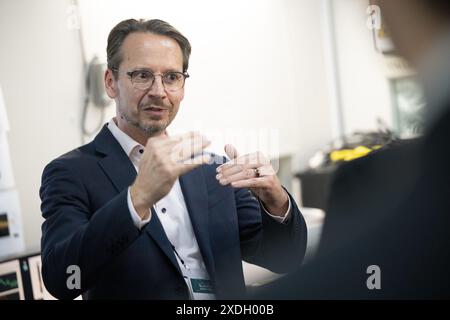 Séoul, Corée du Sud. 20 juin 2024. Andreas J. Heinrich, directeur de l'Institut pour le Centre de recherche fondamentale pour la nanoscience quantique à Séoul, parle au Centre IBS pour la nanoscience quantique. Crédit : Sebastian Christoph Gollnow/dpa/Alamy Live News Banque D'Images