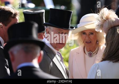 The Royal Ascot England UK 22 juin 2024 . Le roi Charles et la reine Camilla ont honoré la dernière journée de Royal Ascot de leur présence, ajoutant une touche de splendeur royale à cet événement prestigieux. Banque D'Images