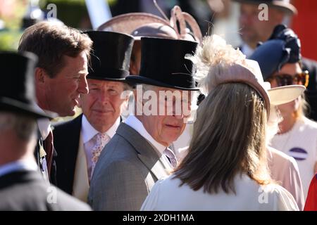 The Royal Ascot England UK 22 juin 2024 . Le roi Charles et la reine Camilla ont honoré la dernière journée de Royal Ascot de leur présence, ajoutant une touche de splendeur royale à cet événement prestigieux. Banque D'Images