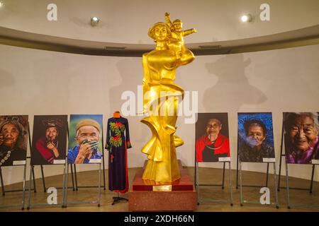 Hanoi, Vietnam - 29 février 2024 : statue féminine au Musée vietnamien des femmes, Hanoi Banque D'Images