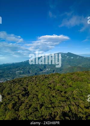 Le volcan Barú est la plus haute altitude du Panama et l’une des plus hautes d’Amérique centrale, avec une hauteur de 3475 m au-dessus du niveau de la mer, vue depuis Boqu Banque D'Images