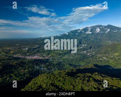 Le volcan Barú est la plus haute altitude du Panama et l’une des plus hautes d’Amérique centrale, avec une hauteur de 3475 m au-dessus du niveau de la mer, vue depuis Boqu Banque D'Images