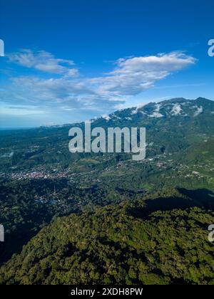 Le volcan Barú est la plus haute altitude du Panama et l’une des plus hautes d’Amérique centrale, avec une hauteur de 3475 m au-dessus du niveau de la mer, vue depuis Boqu Banque D'Images