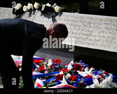 Miretice, République tchèque. 23 juin 2024. Une réunion commémorative pour honorer les victimes de la tragédie du village de Lezaky, anéantie par les nazis en 1942, a eu lieu au mémorial de Lezaky, Miretice, République tchèque, le 23 juin 2024. Crédit : Lubos Pavlicek/CTK photo/Alamy Live News Banque D'Images